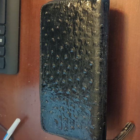 Kenneth Cole Reaction Zipper and button wallet - Picture 2 of 13